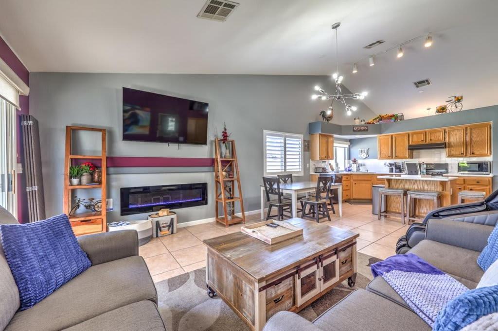 Family Fun For Everyone In Las Vegas- 4 Bedrooms, Billiards, Game Room Henderson Eksteriør billede