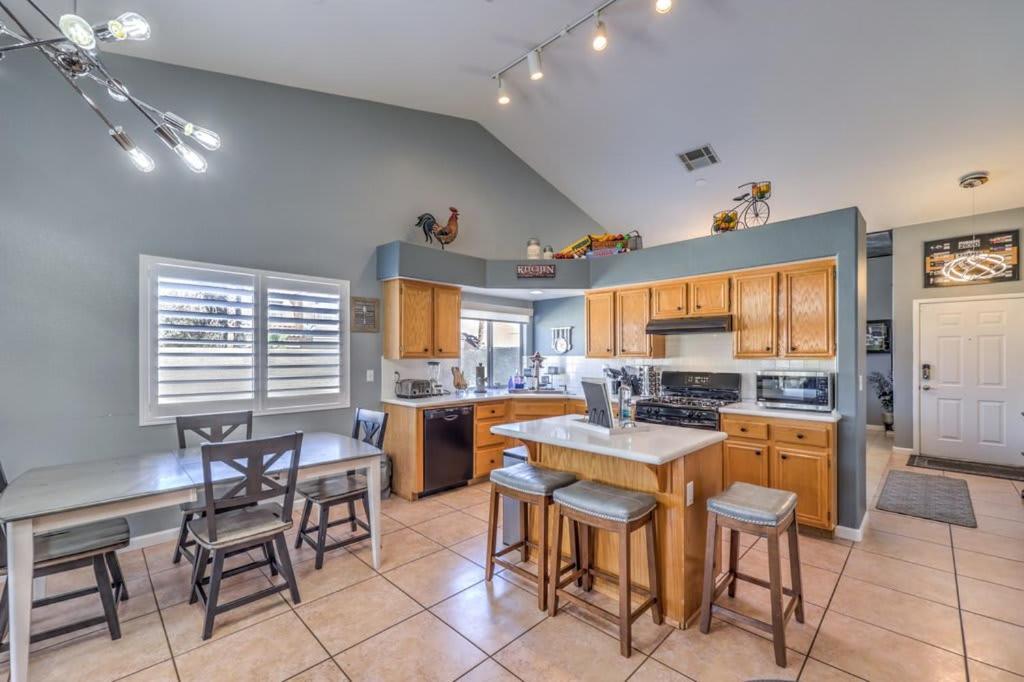Family Fun For Everyone In Las Vegas- 4 Bedrooms, Billiards, Game Room Henderson Eksteriør billede