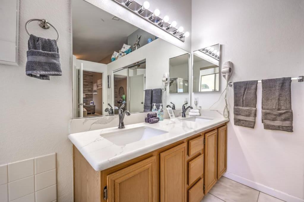 Family Fun For Everyone In Las Vegas- 4 Bedrooms, Billiards, Game Room Henderson Eksteriør billede