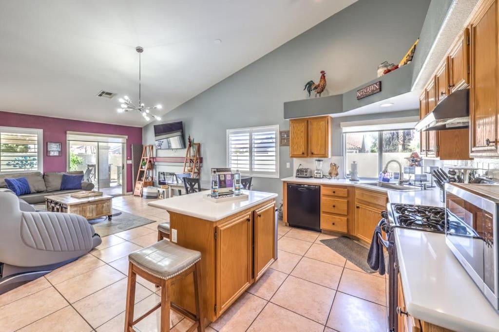 Family Fun For Everyone In Las Vegas- 4 Bedrooms, Billiards, Game Room Henderson Eksteriør billede